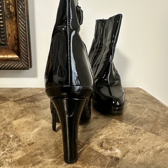 FENDI PATENT LEATHER ANKLE BOOTS - Picture 3 of 16